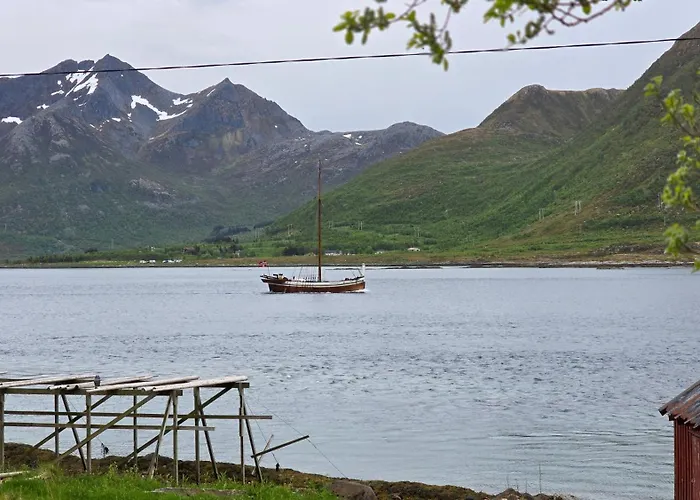 Lofoten - Live Like The Locals Barstrand